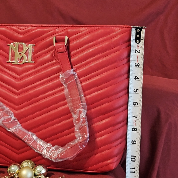 Badgley Mischka Red Quilted Faux Leather Bag - Picture 7 of 8